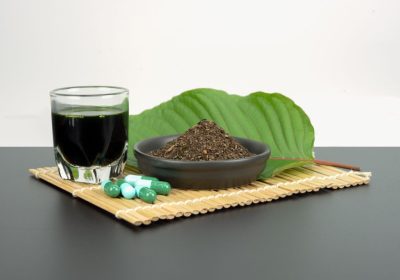 What benefits and drawbacks I can experience from using Kratom tea?